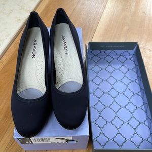 Women’s new Aravon navy dress shoes